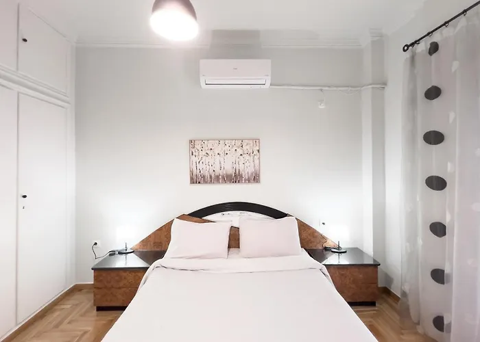 Cozy Cityscape Apartment In Athens